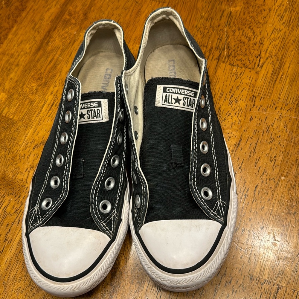 Converse all star black tennis shoes. Women’s size 8, men’s Size 6